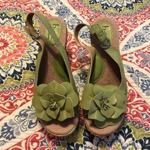 Size 9 Born Concept green flower wedges